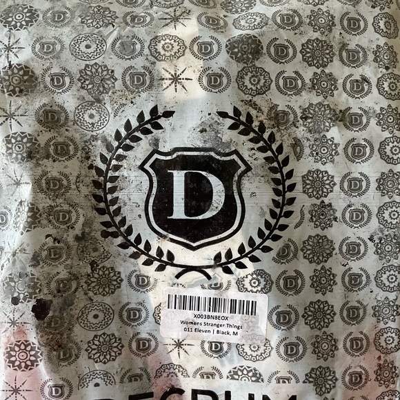 Decrum Stranger Things Eleven Graphic Tee Black Red Medium - Picture 7 of 9